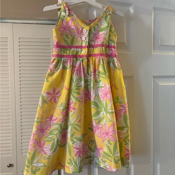 “HOST PICK “. LILLY PULITZER GIRL MULTI COLOR DRESS. - Picture 5 of 6